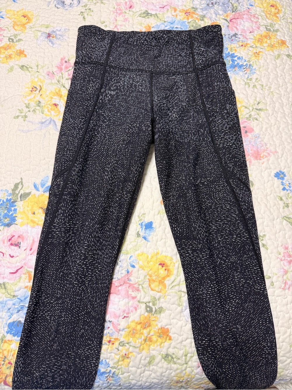 ATHLETA High-Waist Patterned Black Active Capri Pants